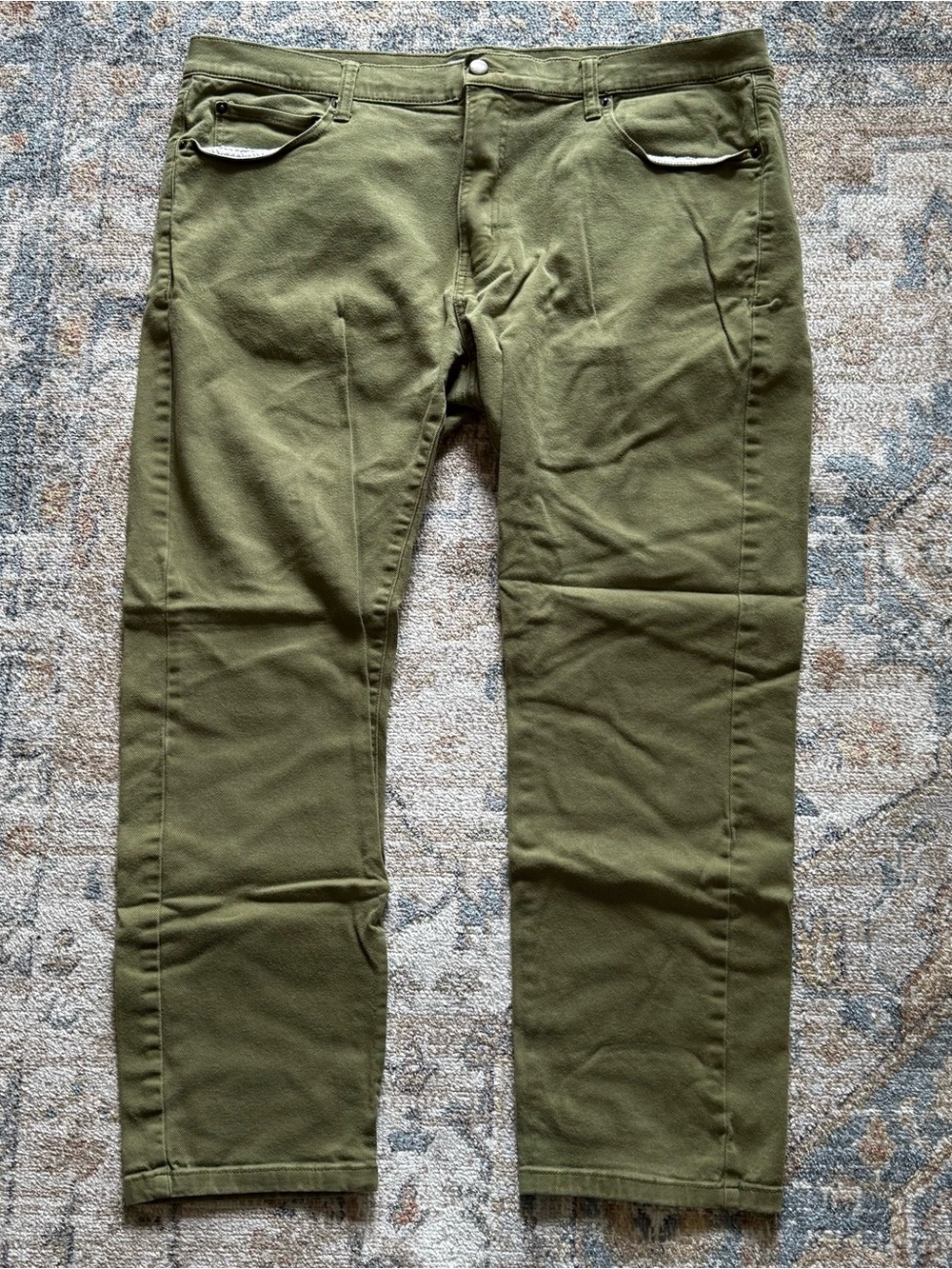 Amazon Essentials Olive Chino Pants for Men
